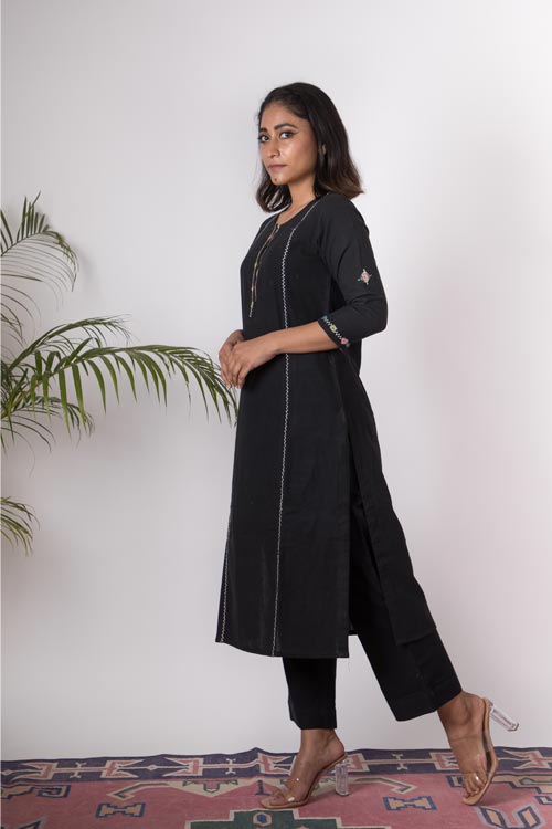 Urmul 'Banjara' Hand Embroidered Cotton Kurta Pant Set - BANAJRA STYLE SUIT DESIGNS