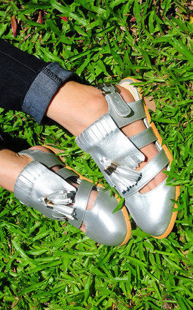 Goldy Sliver Tassel Ball Flats by SEIRA ELVES on OOSTOR.com
