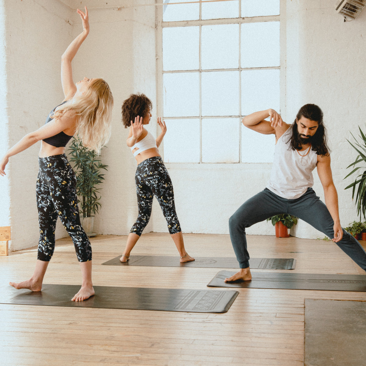 What Should You Wear To A Yoga Class? – Yogi Bare
