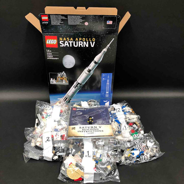 LEGO NASA Saturn V Contents