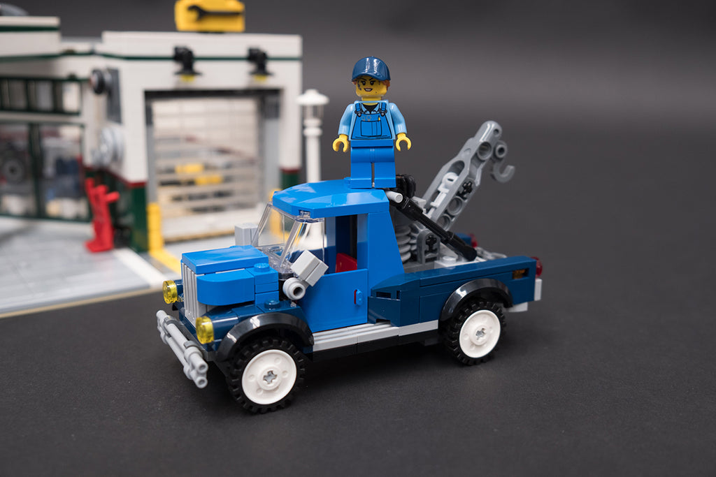 LEGO Corner Garage 10264 Pickup Truck