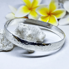 silver hammered bangle desiderate