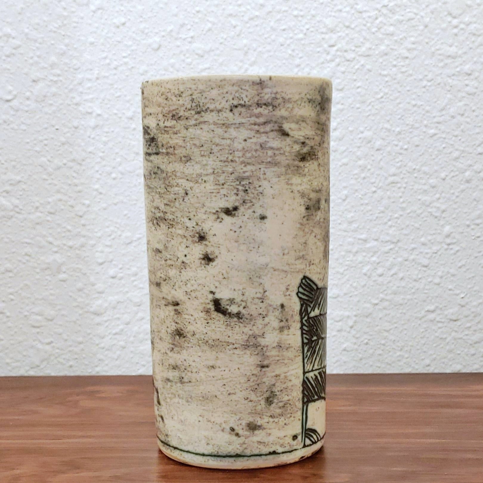 JACQUES BLIN VASE WITH BIRD MOTIF (17 cm)