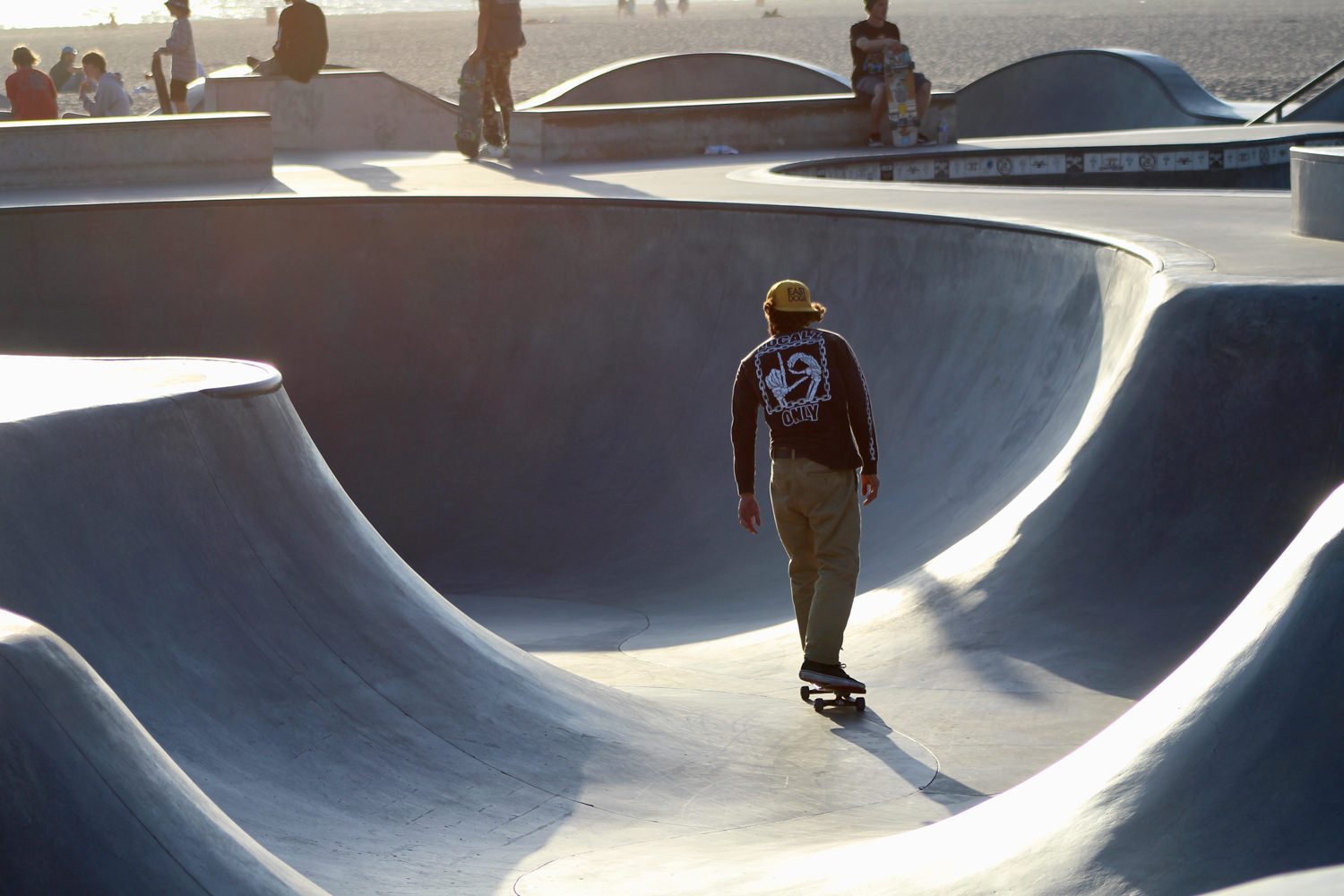 Skateboard Pool at Venice Beach - Santa Monica Pier - Bordwalk