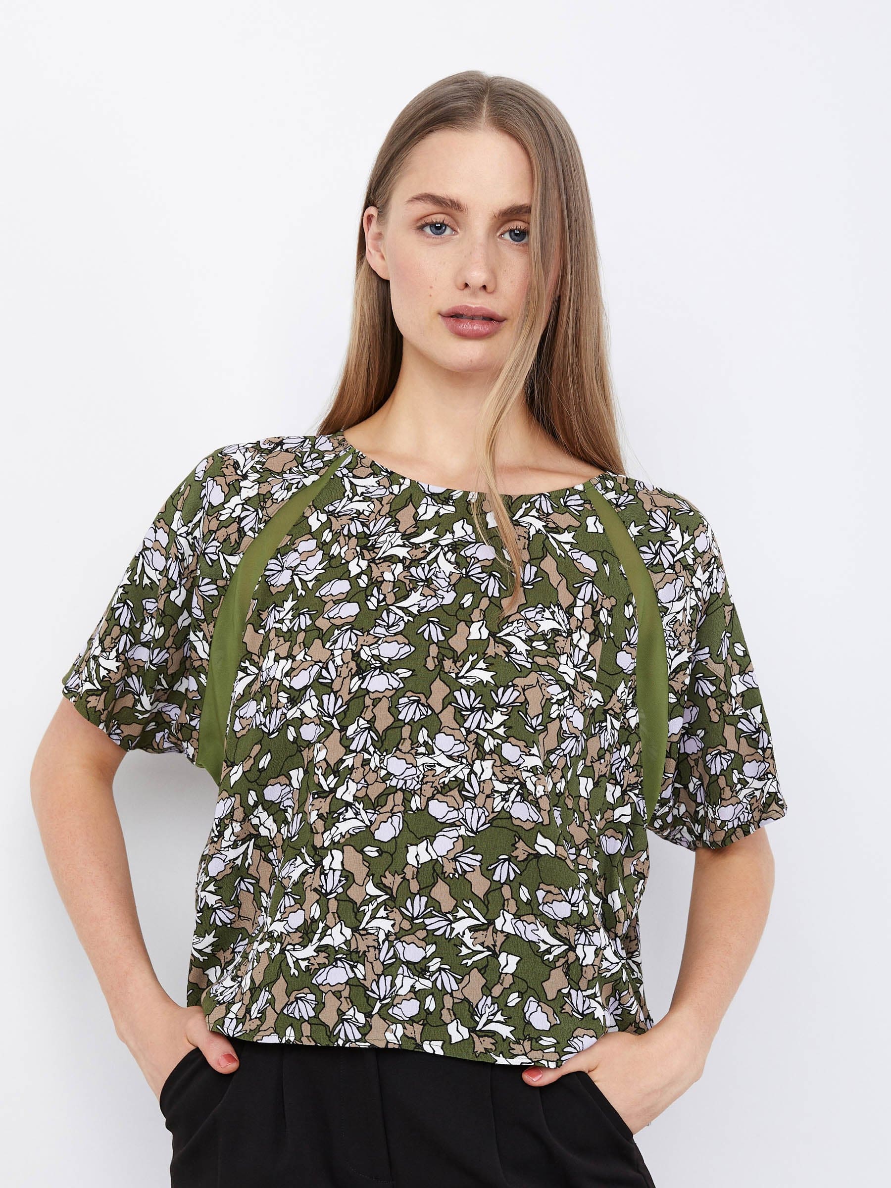 Flowy airy blouse with puffed sleeves in printed viscose