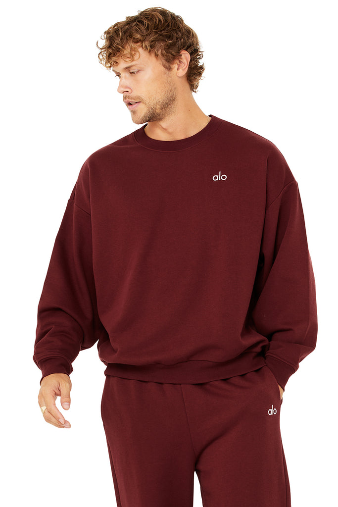 Alo Yoga Accolade Crew Neck Pullover - Cranberry. 2