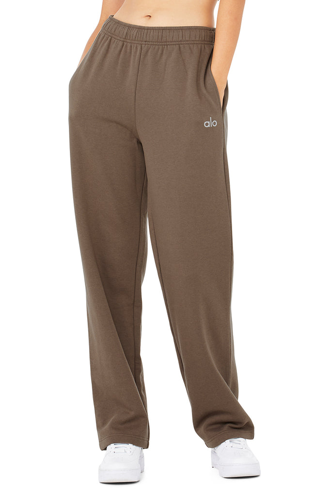 Alo Yoga Accolade Straight Leg Sweatpant - Hot Cocoa. 3