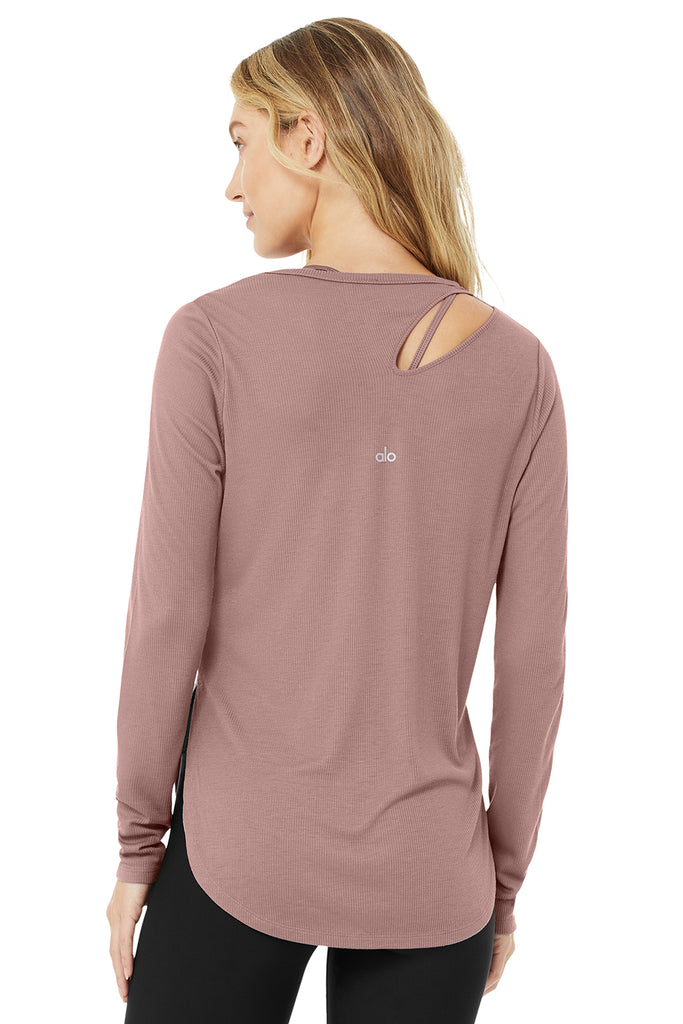 Alo Yoga Ribbed Peak Long Sleeve - Woodrose. 4