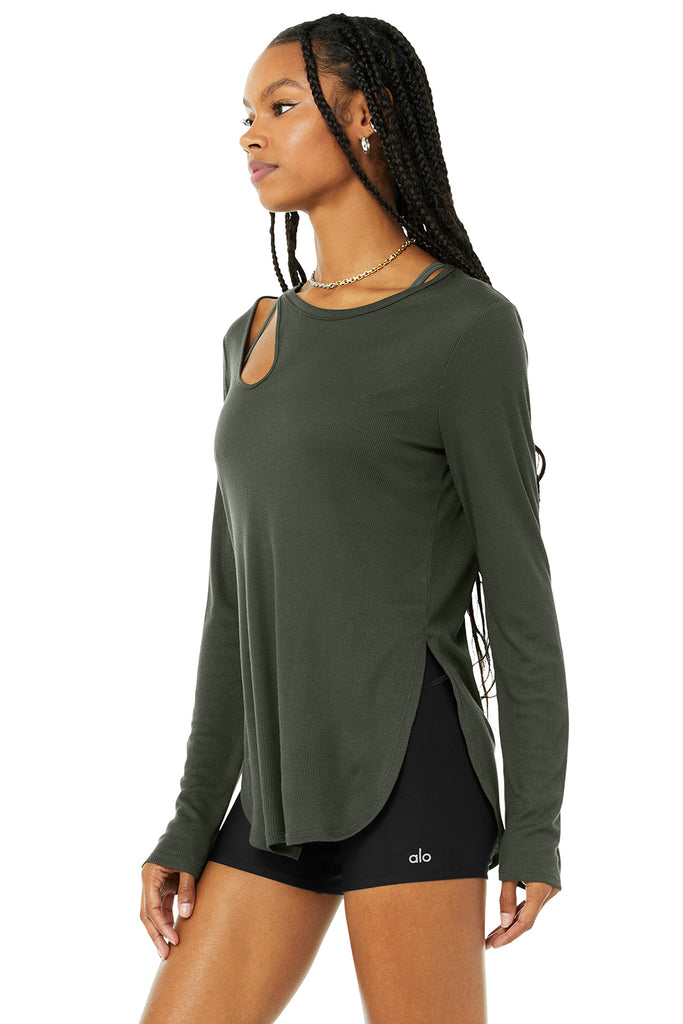 Alo Yoga Ribbed Peak Long Sleeve - Dark Cactus. 4