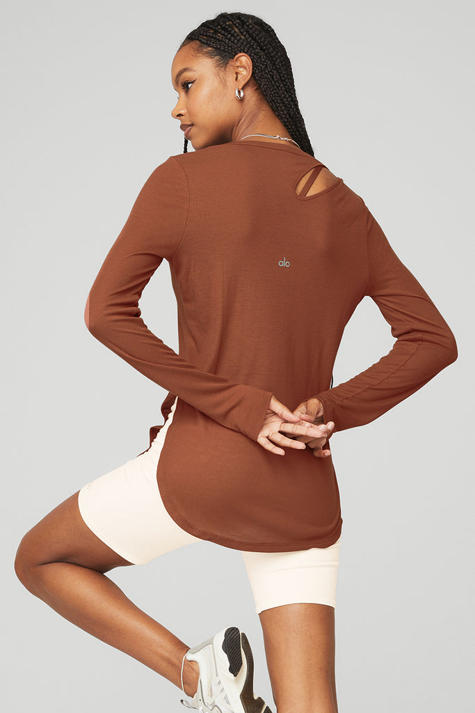 Alo Yoga Ribbed Peak Long Sleeve - Rust. 4