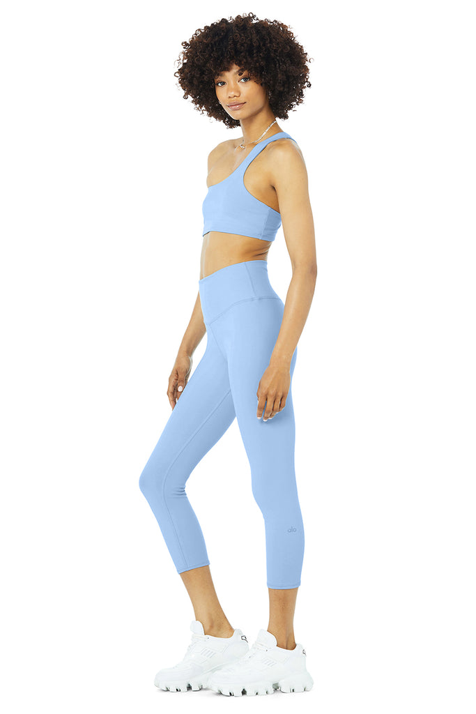 Alo Yoga - Pixie Bra & High-Waist Airbrush Capri Set