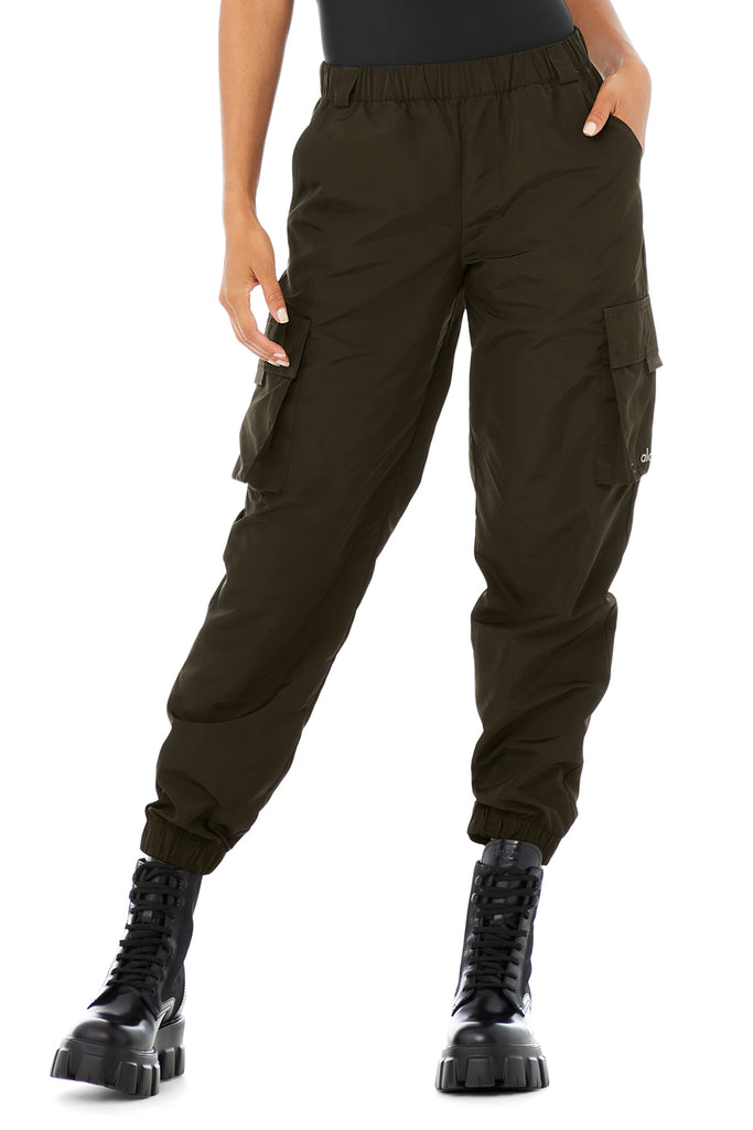 Alo Yoga It Girl Pant - Dark Olive. 2