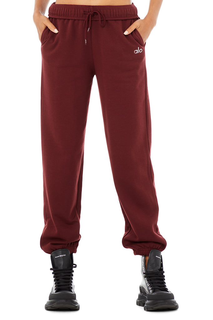 Alo Yoga Accolade Sweatpant - Cranberry. 3