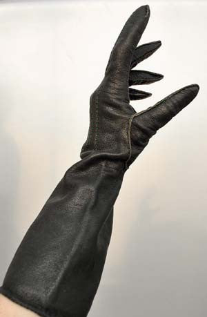 Vintage Black Leather Gauntlet Gloves • 3.5" Finger – Top Vintage