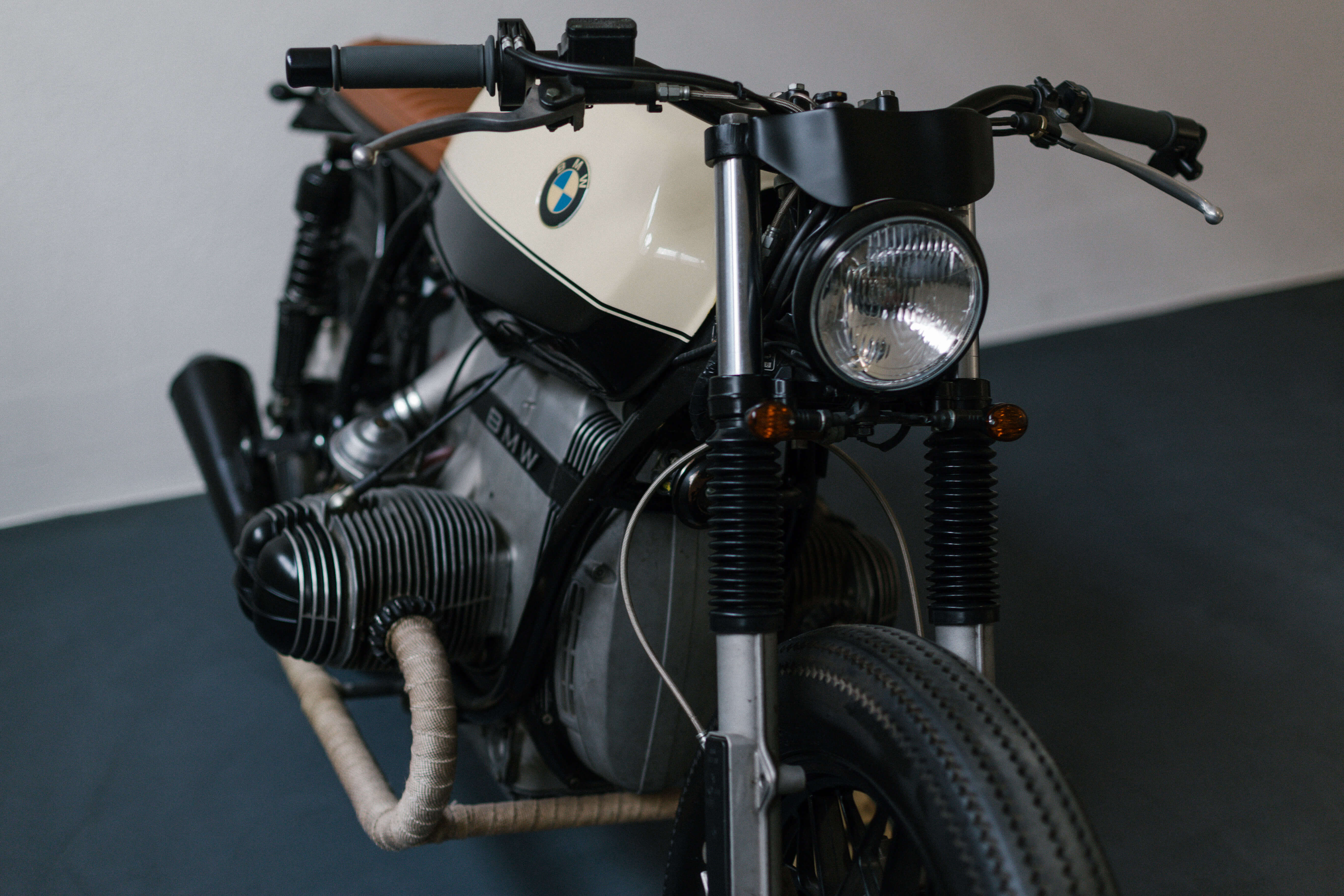 Apache Custom Motorcycle BMW R65 front