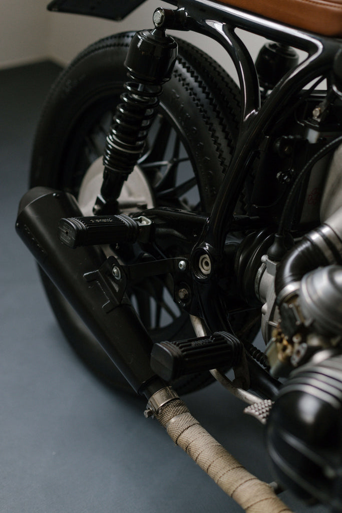 Apache Custom Motorcycle BMW R65 detail exhaust pipe