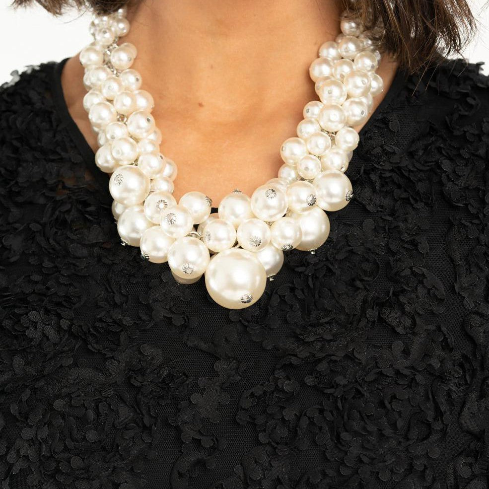 RETIRED VINTAGE- Regal - 2020 Vintage Paparazzi Zi Collection White Pearl Necklace