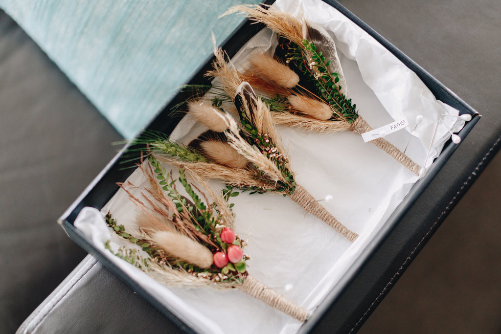 The Wild Flower Weddings_Groomsmen Buttonholes