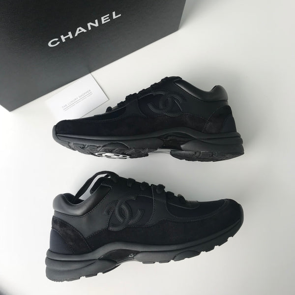faldt nitrogen Arbitrage Chanel CC Logo Runner Sneaker Triple Black Leather Suede – The Luxury  Shopper