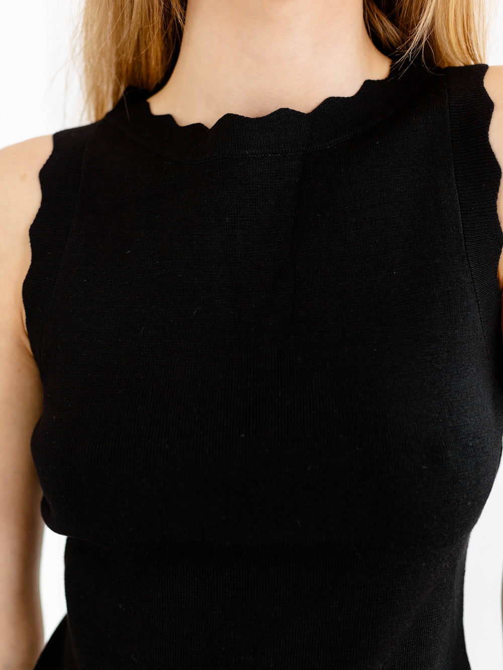 Scallop Finish Sleeveless TankKnit tops