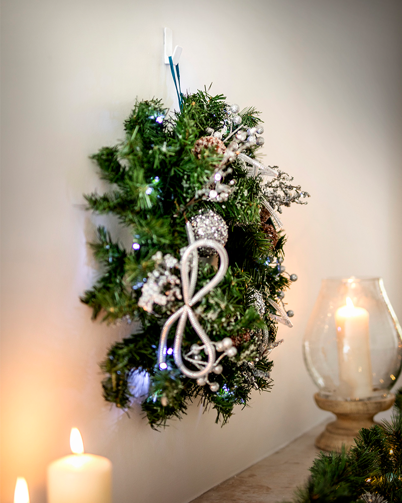Hang a Christmas Wreath Without Nails - Decorating Idea for Renters