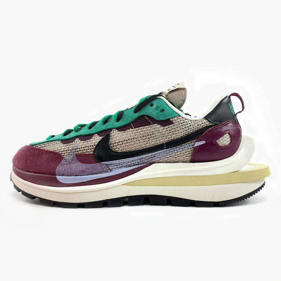 nike vaporwaffle sacai red