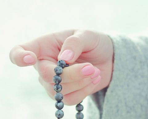 HOW TO MEDITATE WITH MALA BEADS