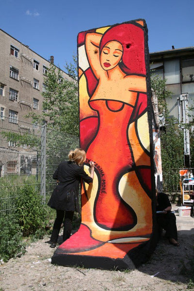 Bilderserie vom Kunstprojekt "Berliner Mauer: Feuer-Wasser"