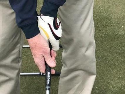 Close right hand on the golf club grip 