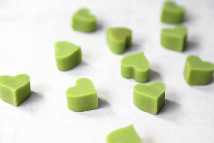 Mini matcha fat bites with cacao butter