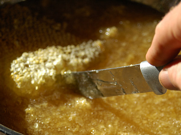 processing-honey-comb-mash-crush-strain-method