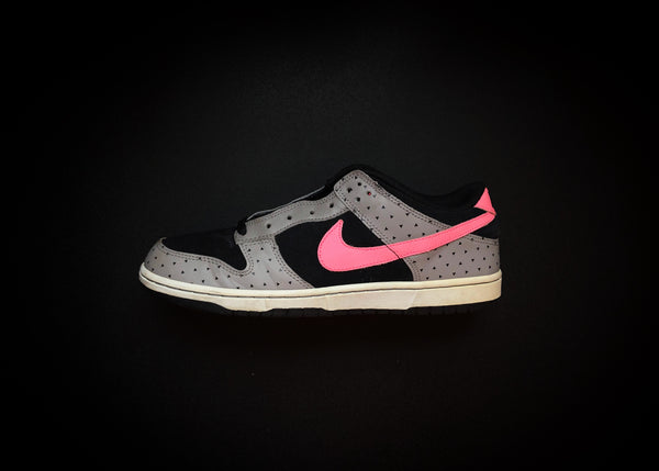 pink and black nike dunks