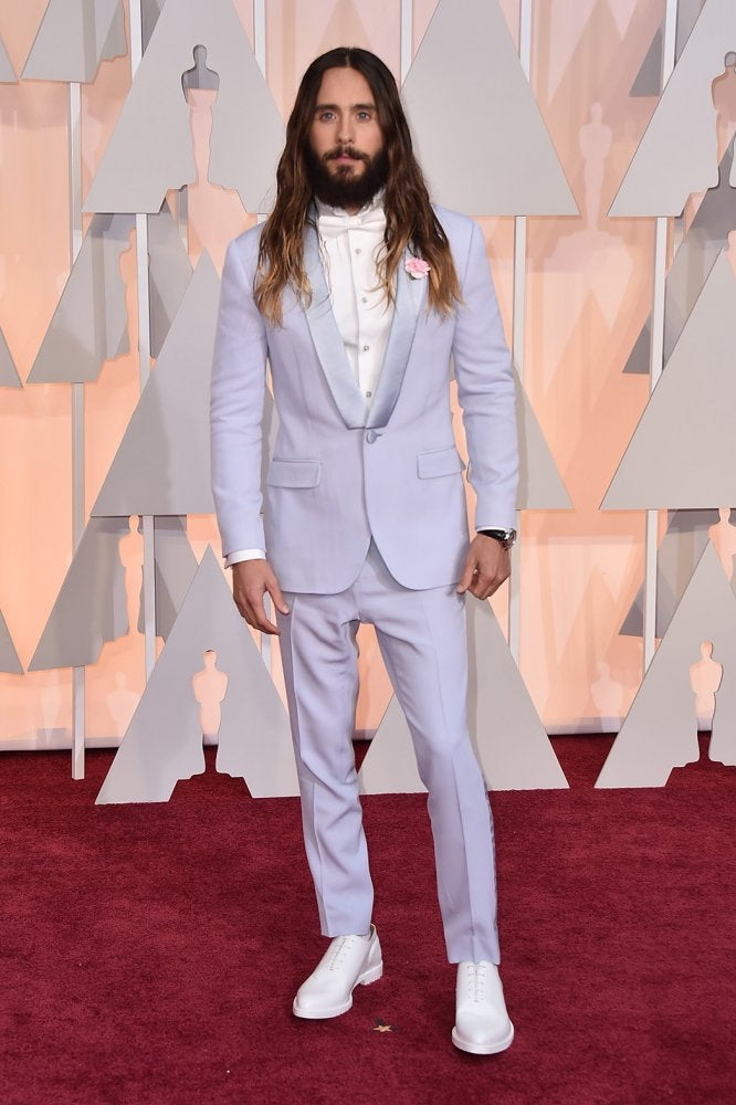 Jared Leto at the 2015 Oscars wearing a lilac suit