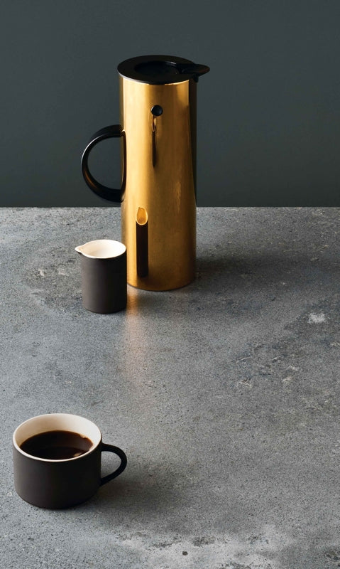 A detail image of 4033 Rugged Concrete from Caesarstone's Metropolitan Collection featuring kitchen accessories
