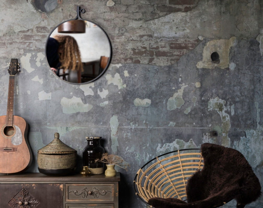 5 Industrial Style Mirrors - Dutchbone Attractif Industrial Style Round Mirror hung on a distressed wall