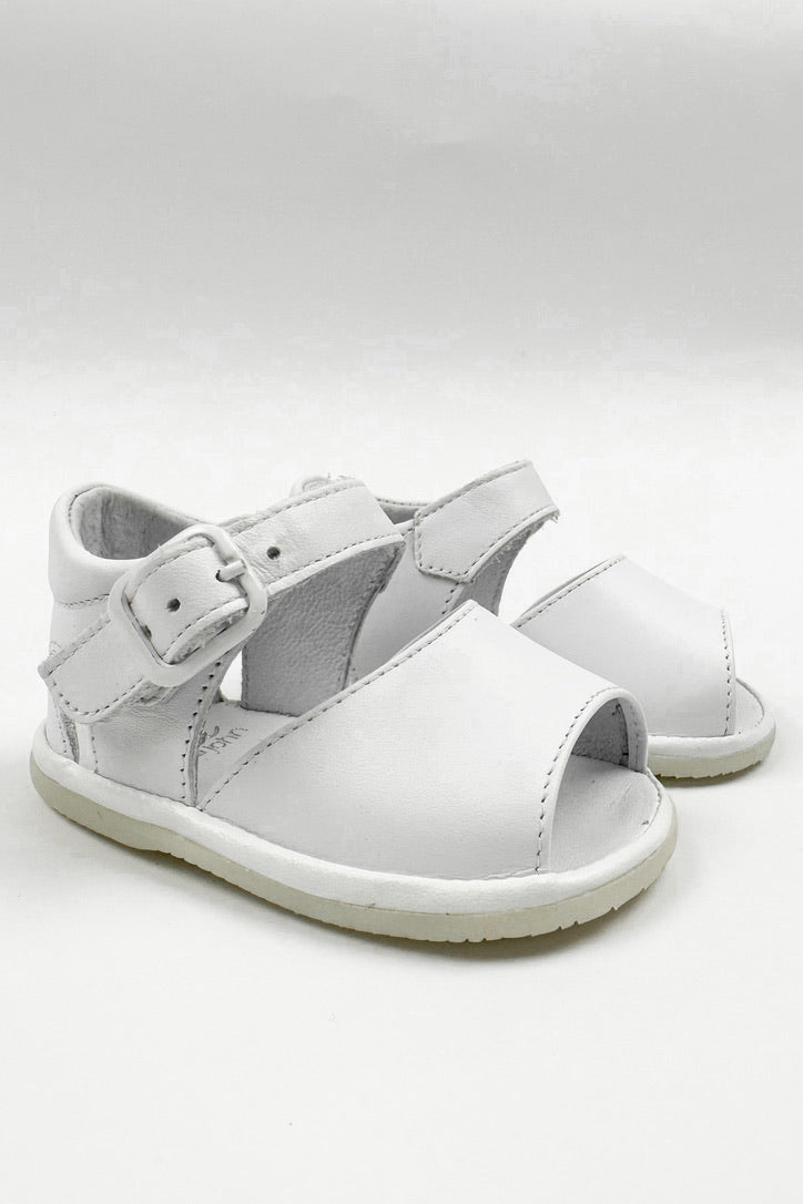 León Shoes X M&J "Sierra" White Leather Sandals | iphoneandroidapplications