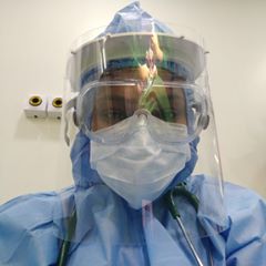 Anesthesiologist wearing PPE