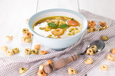 Tortellini a Brodo avec la moutarde Maille au parmesan et basilic