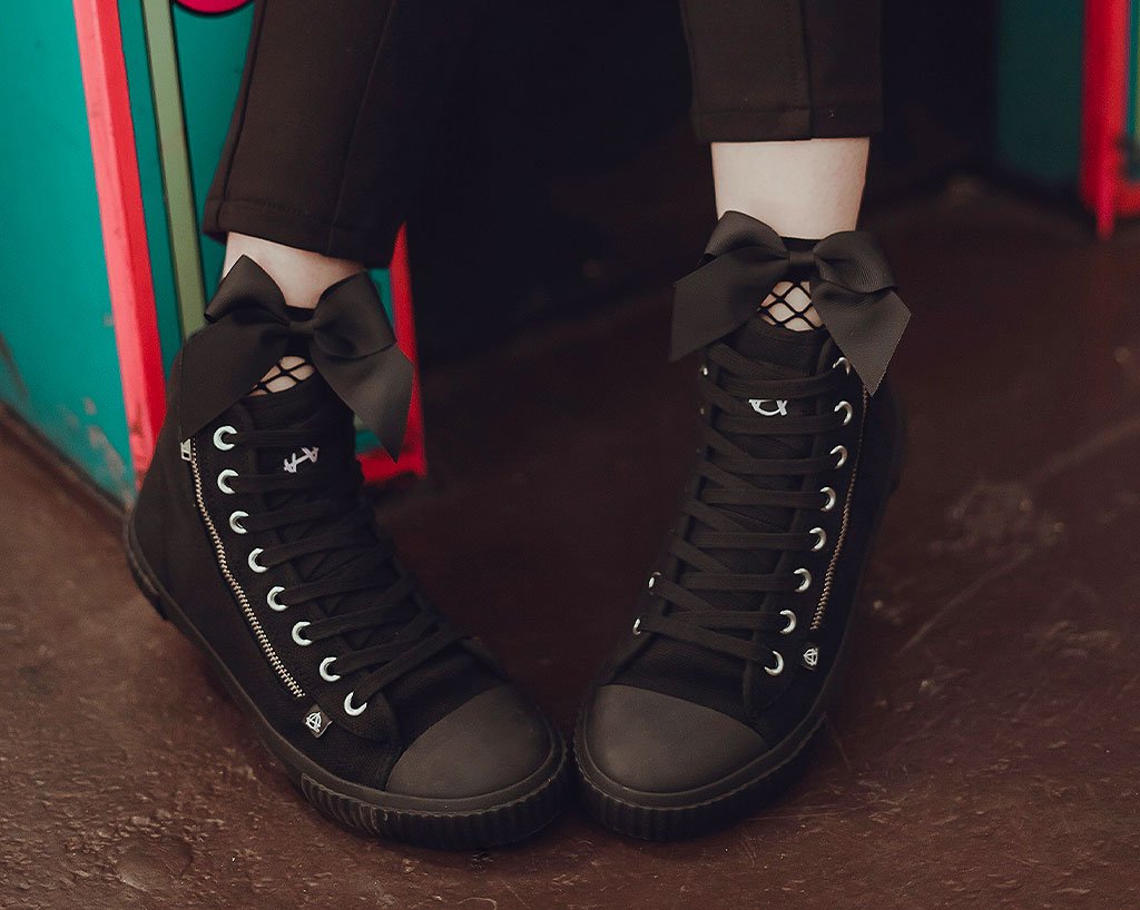 black canvas high top shoes