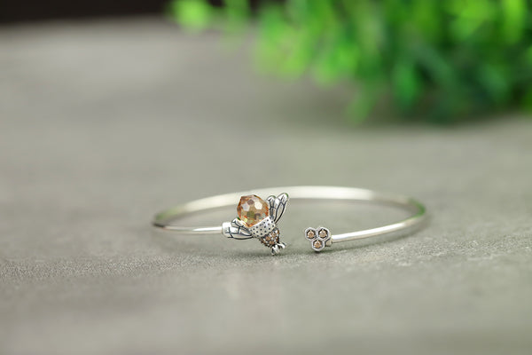 LUXYIN | Lovely Bee Kiss Bangle, Zircon Bee Bracelet