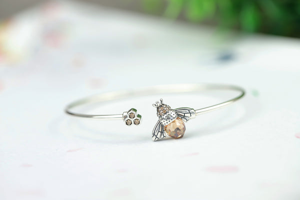 LUXYIN | Lovely Bee Kiss Bangle, Zircon Bee Bracelet