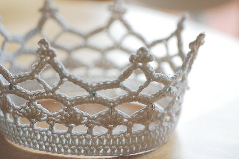Crocheted crown pattern