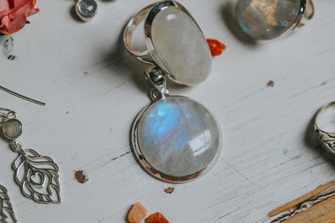 ISHKA Moonstone pendant and moonstone jewellery