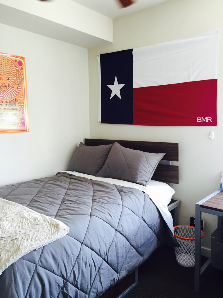 flag in room