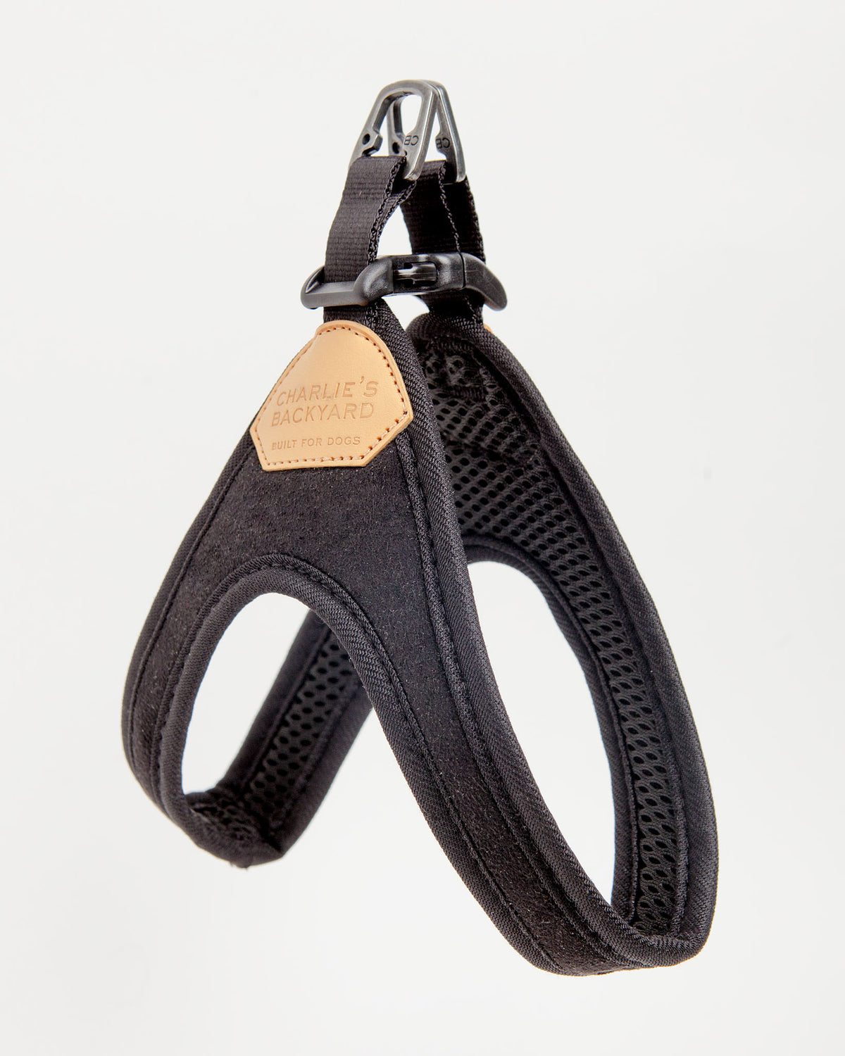 CHARLIE'S BACKYARD | Buckle Up Easy Dog Harness in Black | DOG  CO.