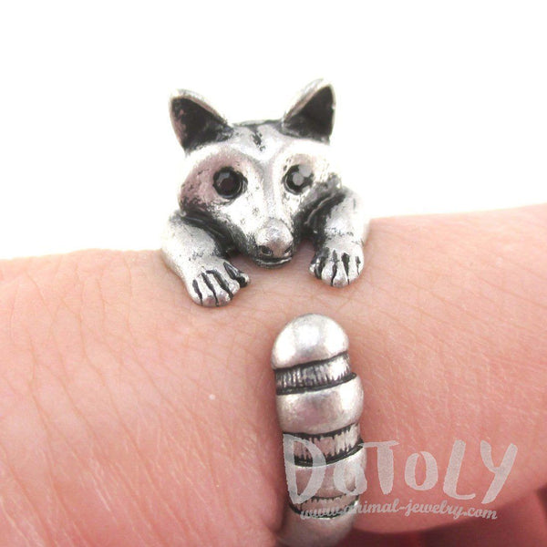boykot Psykiatri jord 3D Raccoon Wrapped Around Your Finger Shaped Animal Ring in Silver – DOTOLY