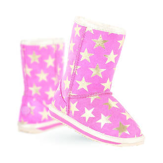 EMU - Starry Night - Hot Pink https://babystuff.co.nz/products/emu-starry-night-hot-pink-1 The EMU Australia Starry Night is a premium suede boot lined with naturally soft Australian Merino wool. Foil, metallic stars add shine and interest.