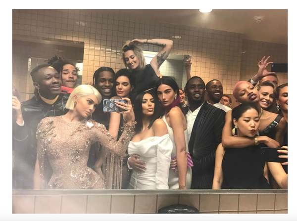MET Gala's most controversial bathroom selfie!