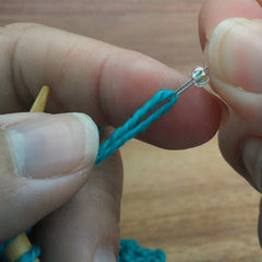adding beads to knitting 4