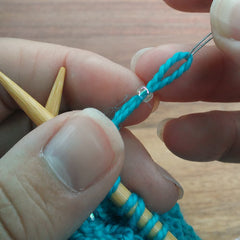 adding beads to knitting 5